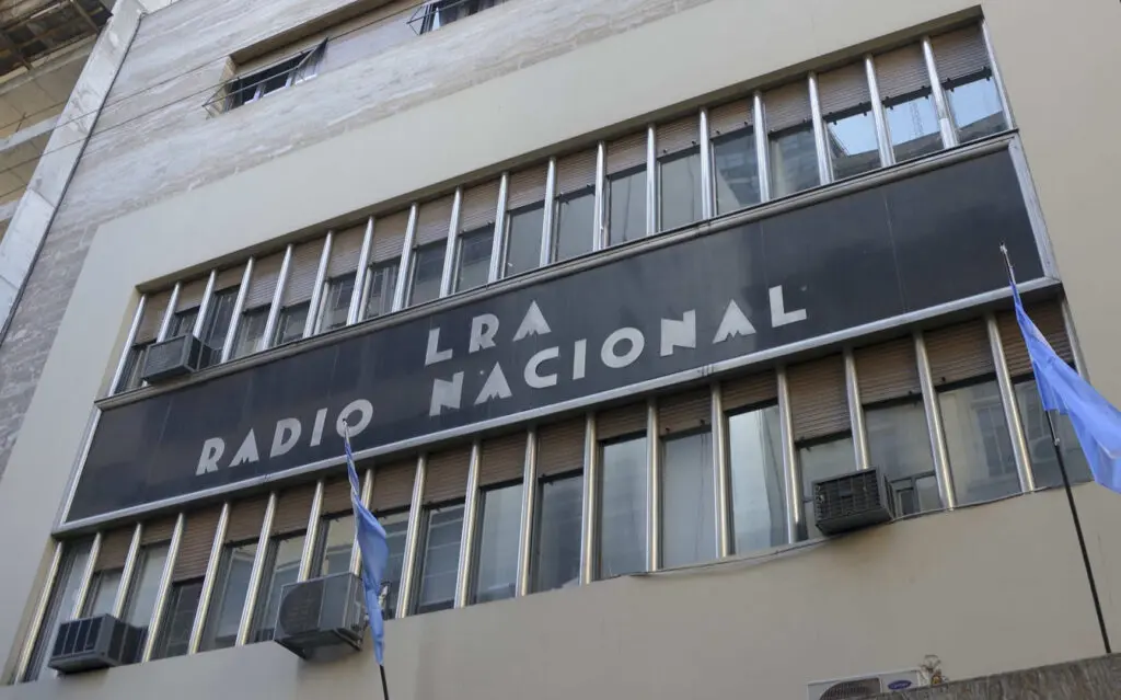 ZNMQPQZuINeA-radio-nacional-fachada-2-1024x639.jpg