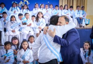Promesa de Lealtad a la Bandera a estudiantes de Famatina